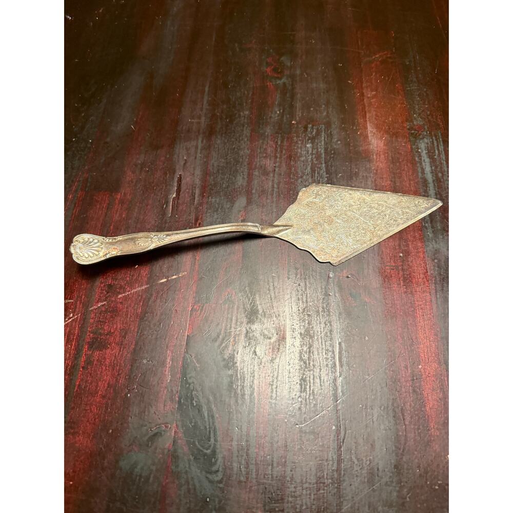 Vintage 12"W. Benedict Silverplate Cake Server - Engraved Shell Handle